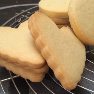 Suikerkoekjes die hun vorm behouden tijdens het bakken