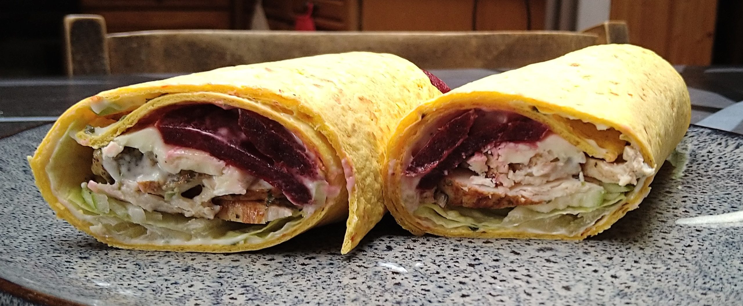 Wrap met kip, appel, brie en rode biet Receptenwijzer