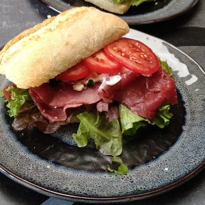 Ciabatta met Carpaccio en truffelmayonaise