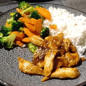 Kip teriyaki met rijst,broccoli en wortel - receptenwijzer.be