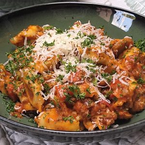 Tortellini bolognese met broccoli en heksn' kaas - receptenwijzer.be